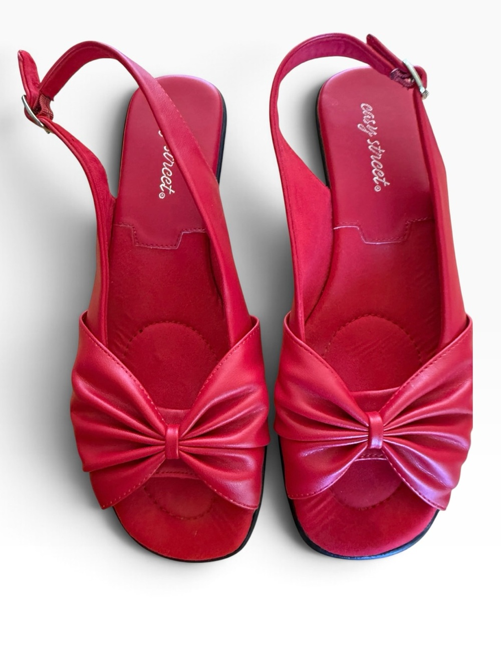 Women’s Easy Street Fantasia Sandals in red NWOT Size 9.5M